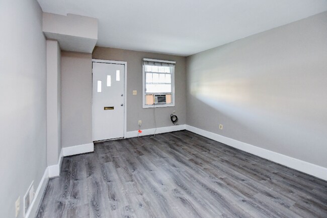 Building Photo - 1709 Montello Ave NE