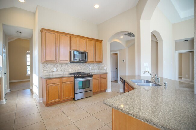 Building Photo - 2 Hadlock Pl