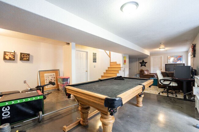 Building Photo - Beautiful and spacious 5 bedroom home located near Long Pond Reservoir in NE Fort Collins