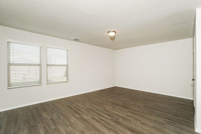 Building Photo - 9422 Somers Bend
