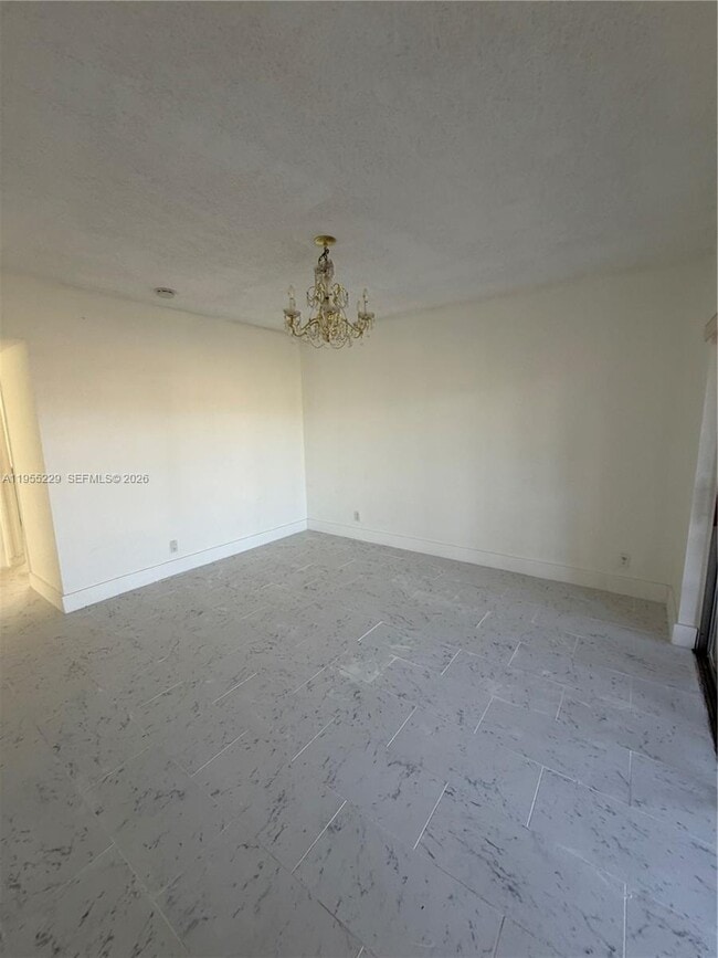 Building Photo - 3115 N Palm Aire Dr