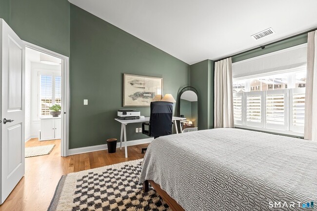 Building Photo - 35 Moorland Dr