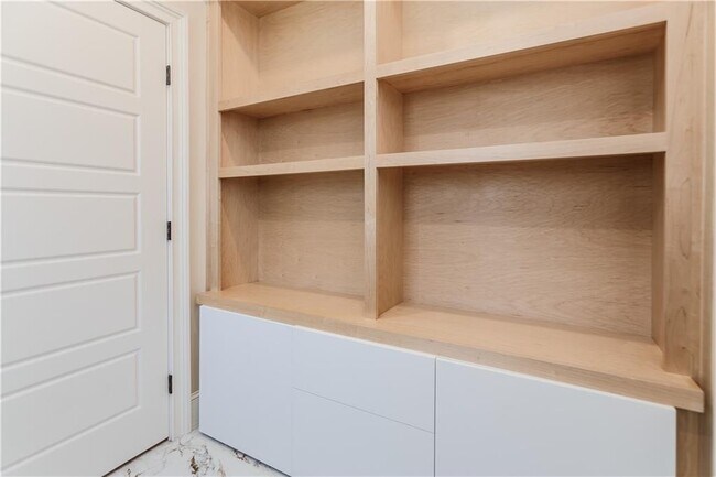 Building Photo - 6354 Brookridge Dr