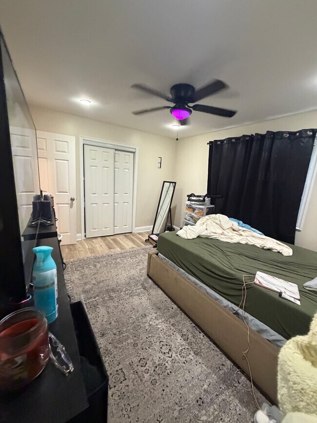 Building Photo - 408 Apple Dr