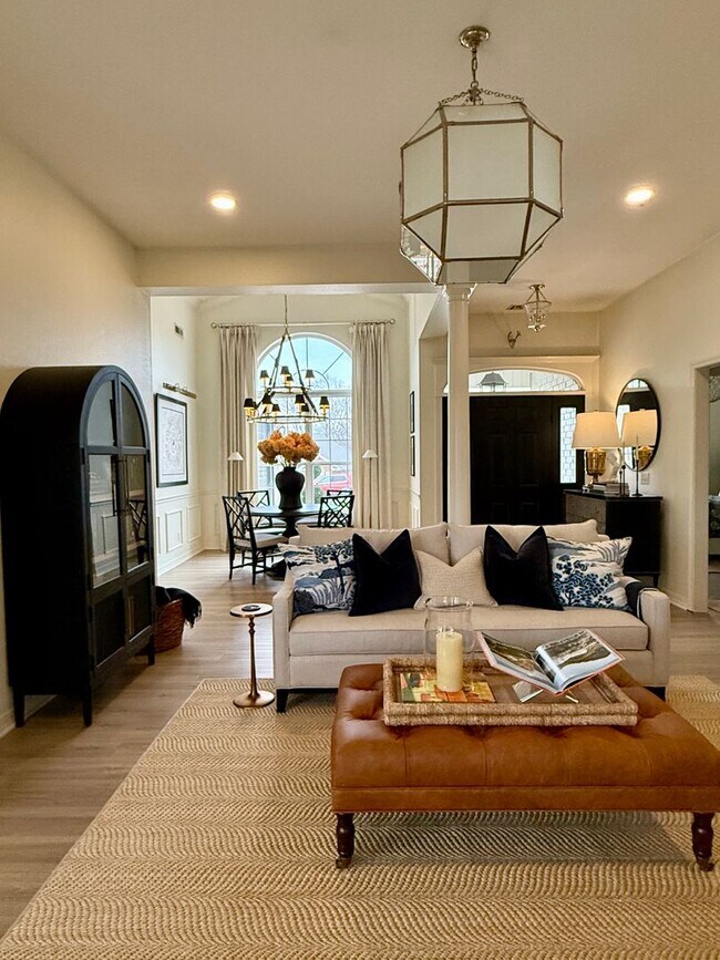 Building Photo - Available Mid-June! Stunning Home Near Col...