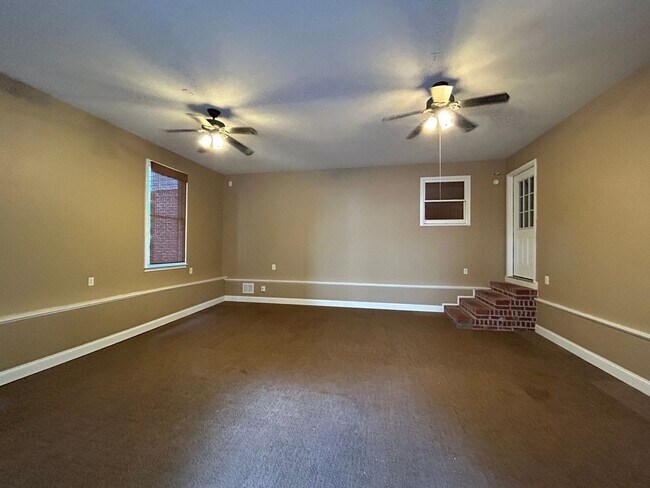 Building Photo - 308 Wynterhall Dr