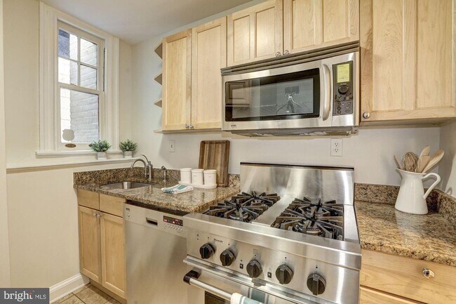 Building Photo - 1618 S St NW