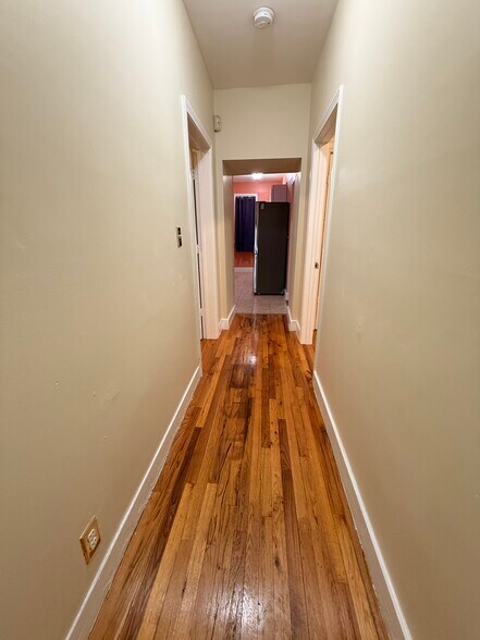 Building Photo - 292 Knight St