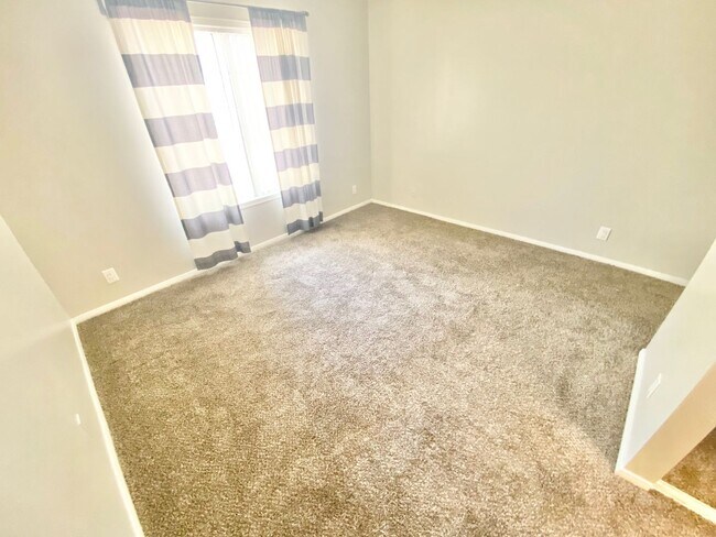 Building Photo - ADORABLE GATED CONDO LOCATED IN A GATED CO...