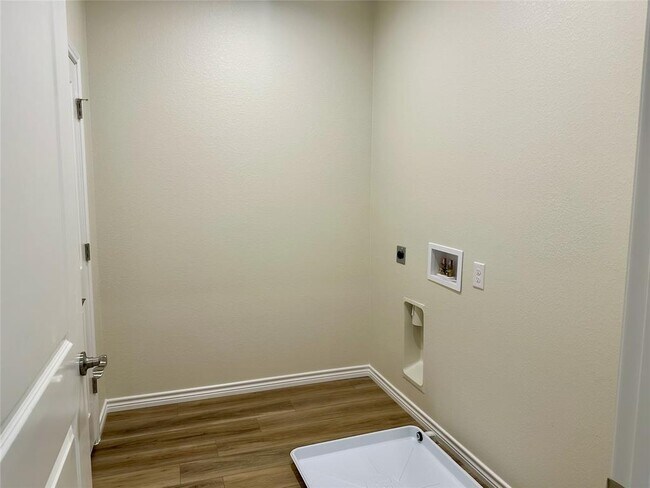 Building Photo - 515 War Admiral Dr