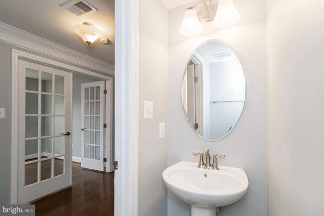 Building Photo - 5525 Peanuts Ln