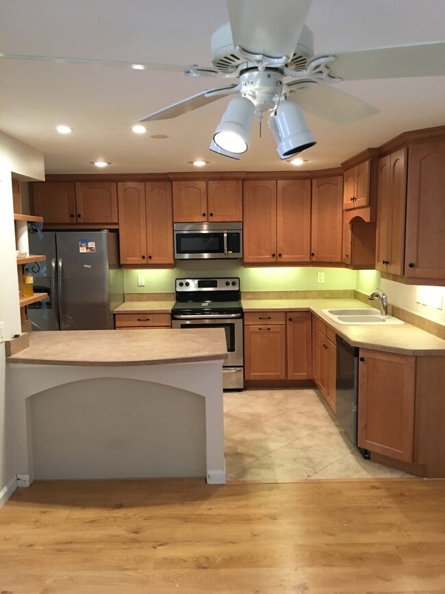 Building Photo - 516 Orange Dr