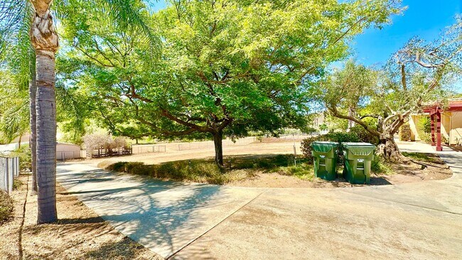 Building Photo - Wonderful Single Story Ranch Style Home on Sprawling Country Property in Vista!