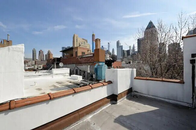 Building Photo - 468W W 47th St