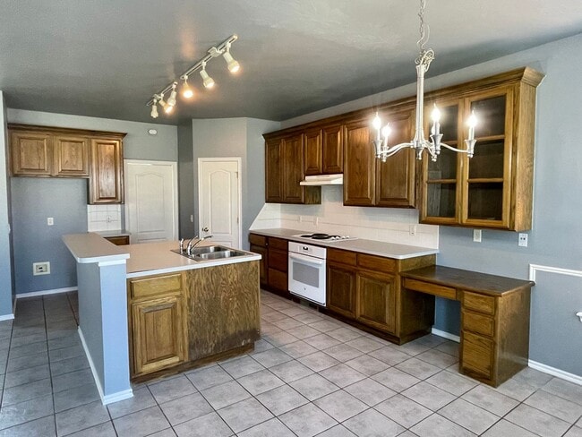 Building Photo - Large 3 Bed 3 Bath Home with an Office in ...