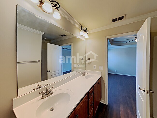 Building Photo - 5337 Cloister Dr