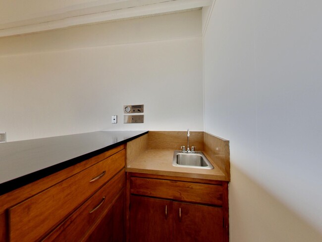 Building Photo - 4BR Home with Jaw-Dropping Views, Garage, ...