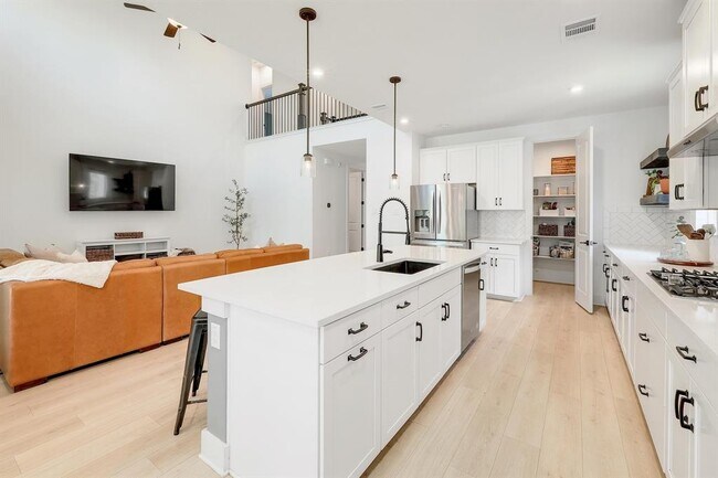 Building Photo - 1113 Wolf Hollow Dr