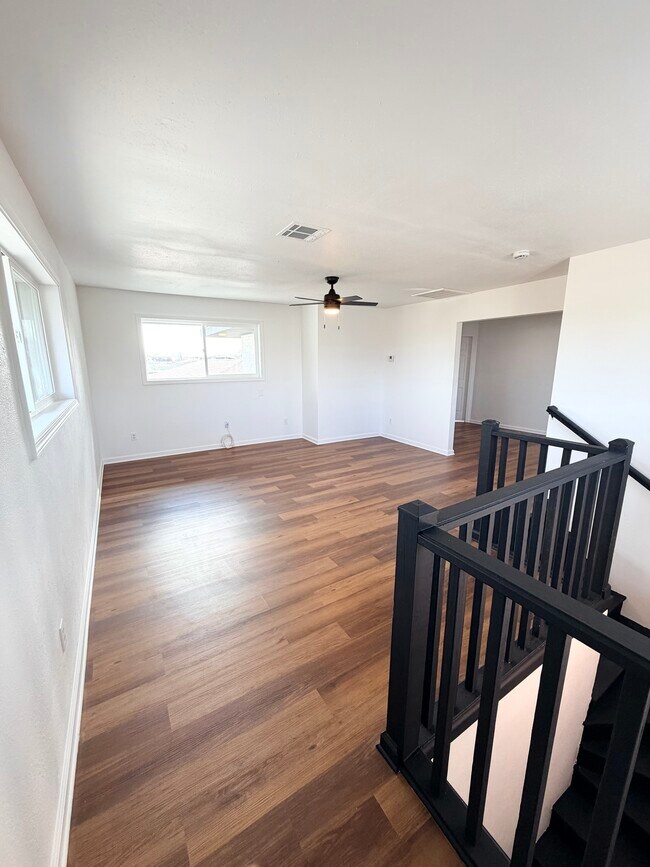 Building Photo - Laplace