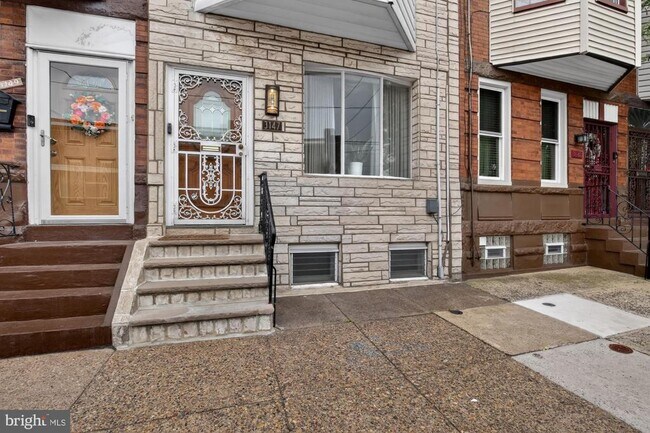 Building Photo - 3147 Edgemont St