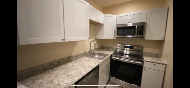 Building Photo - 5th Ave