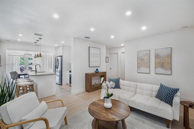 Building Photo - 12325 NE 11th Pl