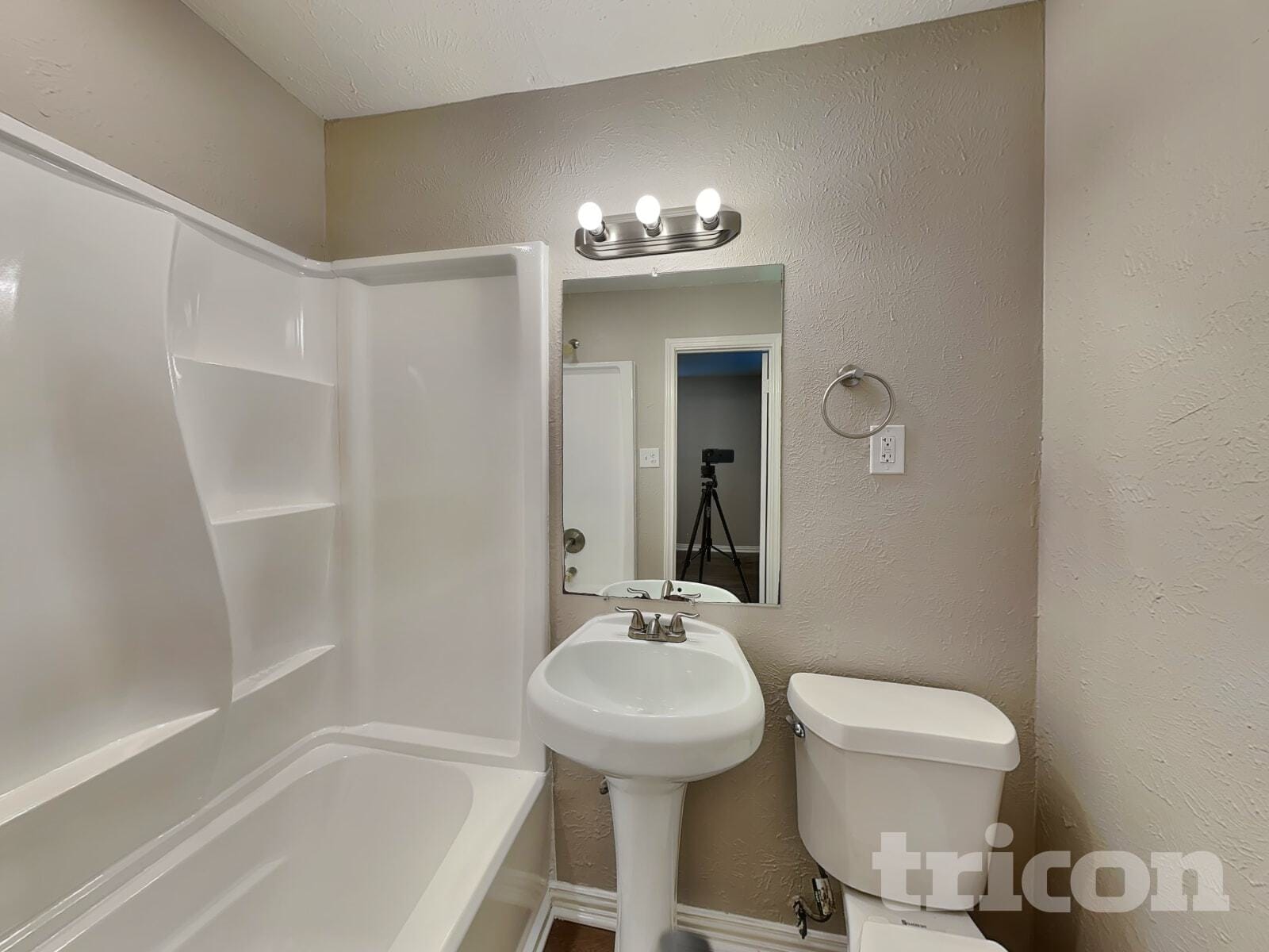 Building Photo - 902 Woodbrook St