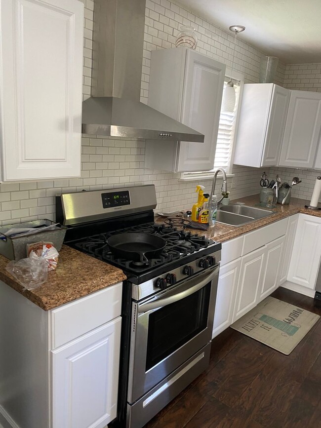 Building Photo - Contact Peggy 501 676 1758