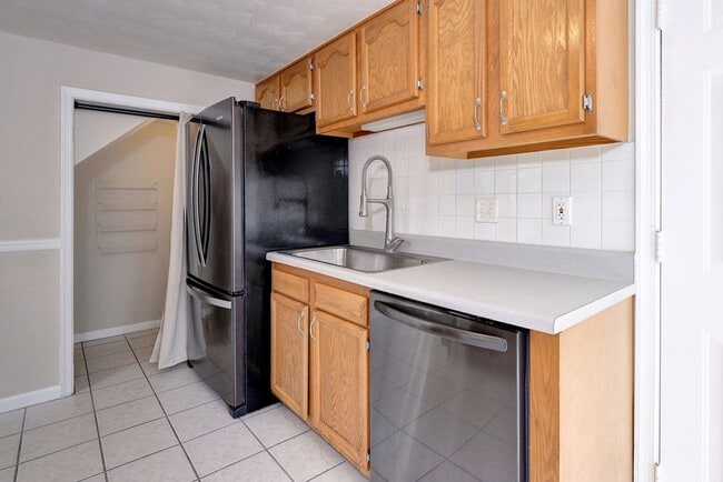 Building Photo - Spacious Duplex in Coventry