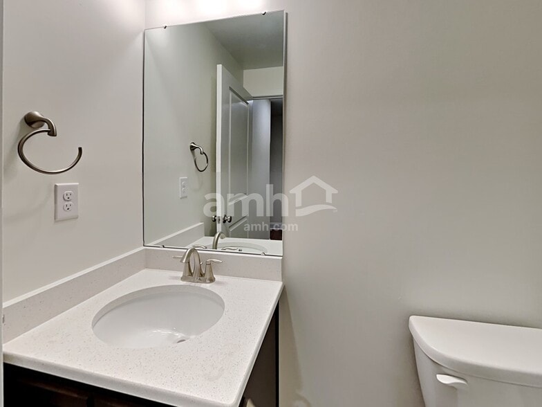 Building Photo - 127 Alaina Ct