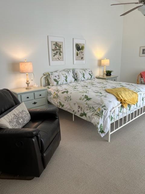 Building Photo - 301 SE Castle Ct