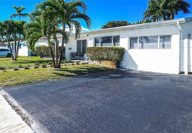 Building Photo - 21230 NE 24th Ct