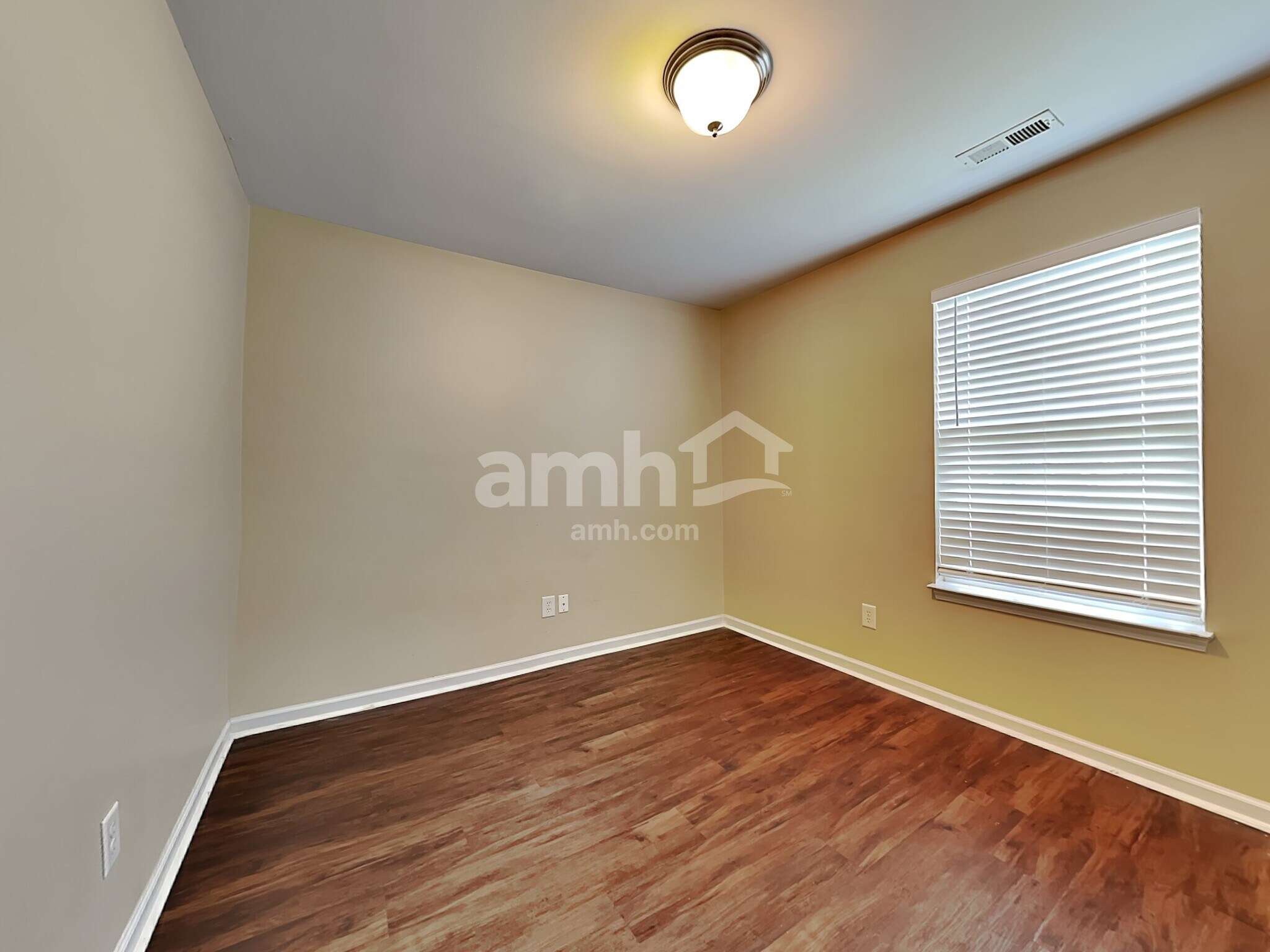 Building Photo - 224 N Fuquay Springs Ave