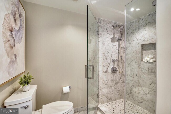 Building Photo - 925 N Fairfax St