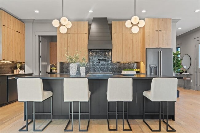 Building Photo - 807 W Park Ave