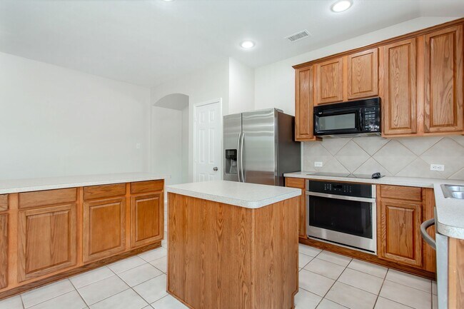 Building Photo - 4 Bedroom 2 Bath Home for Rent