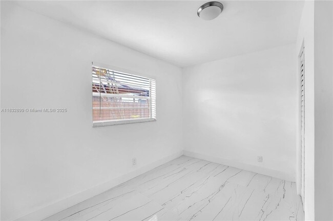 Building Photo - 9242 SW 18th Rd