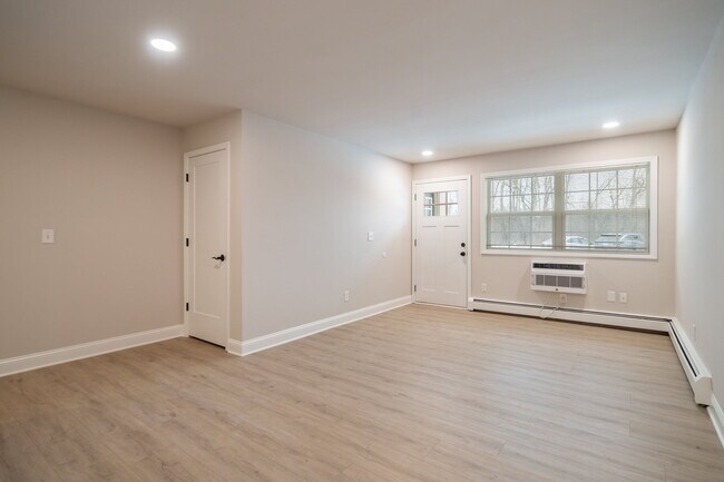 Building Photo - Burdeck Apartments