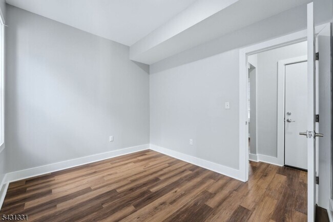 Building Photo - 913 S 18th St