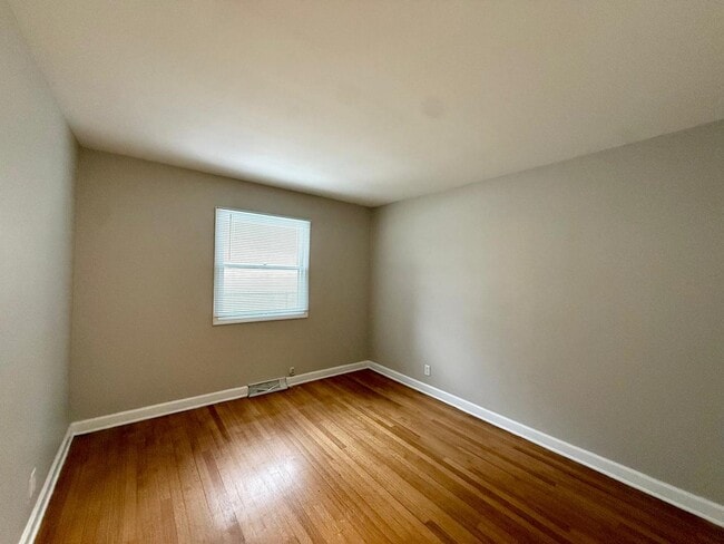 Building Photo - 746 N Glenwood Pl