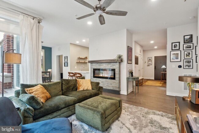 Building Photo - 625 Slaters Ln