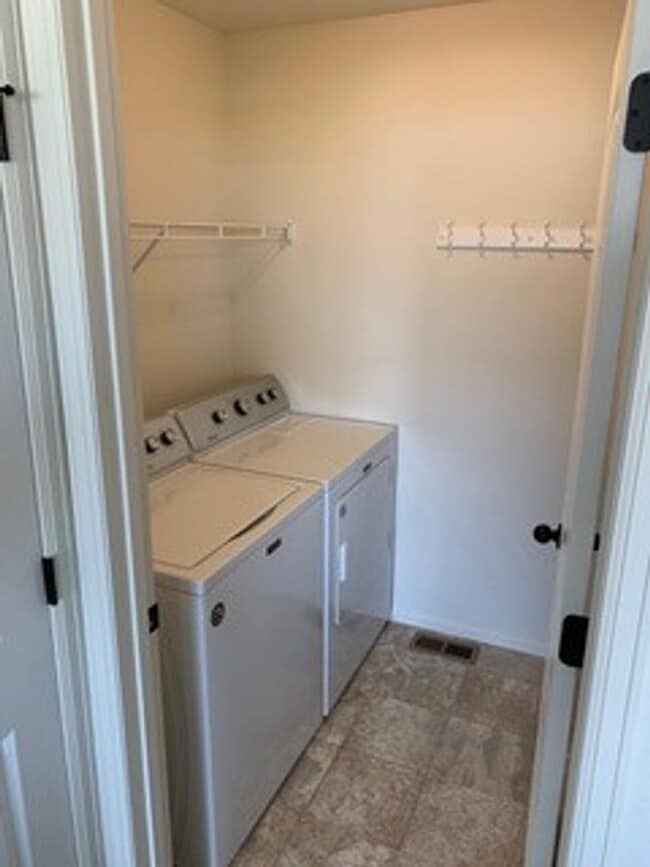 Building Photo - 3bd 2ba -  Ranch-Style Living in Northwest Loveland