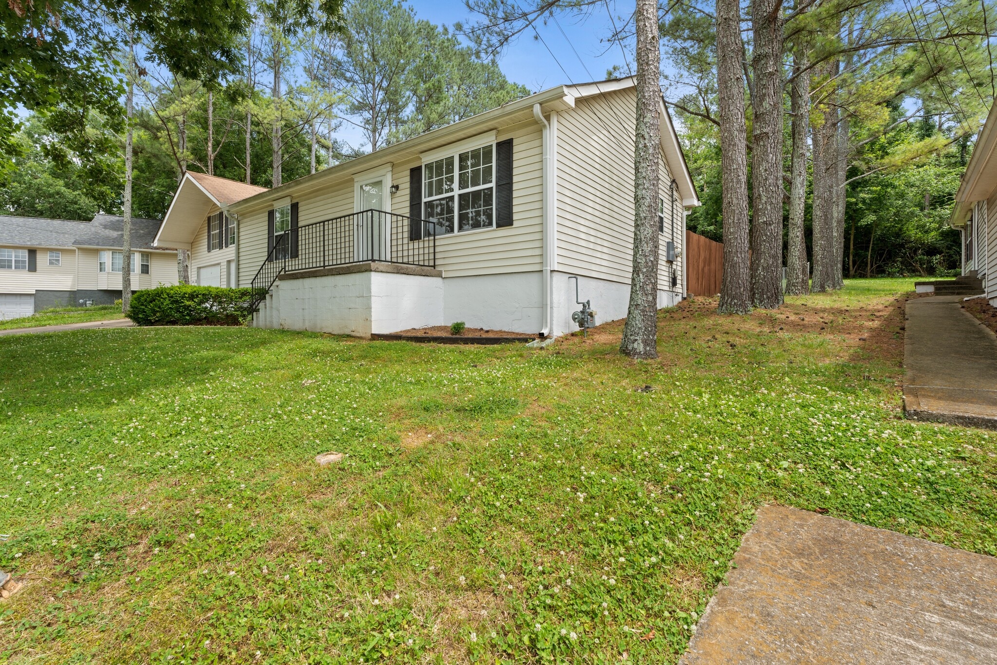 Building Photo - 2822 Airwood Dr