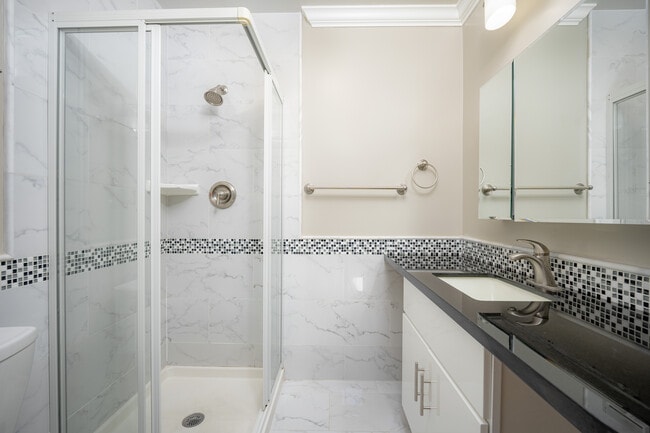 Aqua Terra 2 Bed, 2 Bath Bathroom - Aqua Terra Apartments