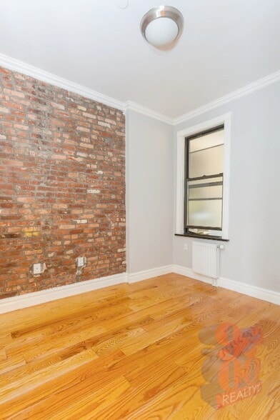 Building Photo - 202 E 13th St