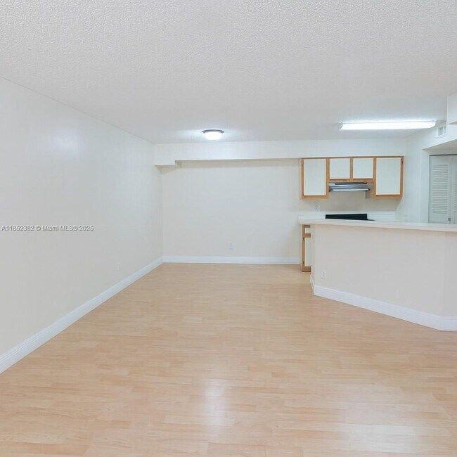 Building Photo - 9999 Summerbreeze Dr