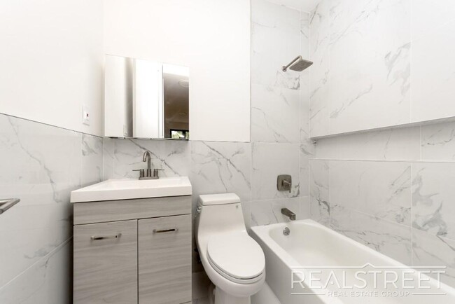 Building Photo - Brand new 3 Bed 2 Bath in Bushwick with W/...