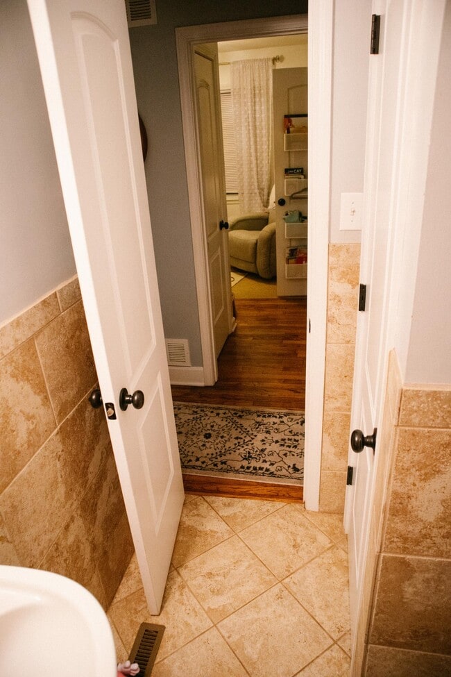 Building Photo - Waldo House