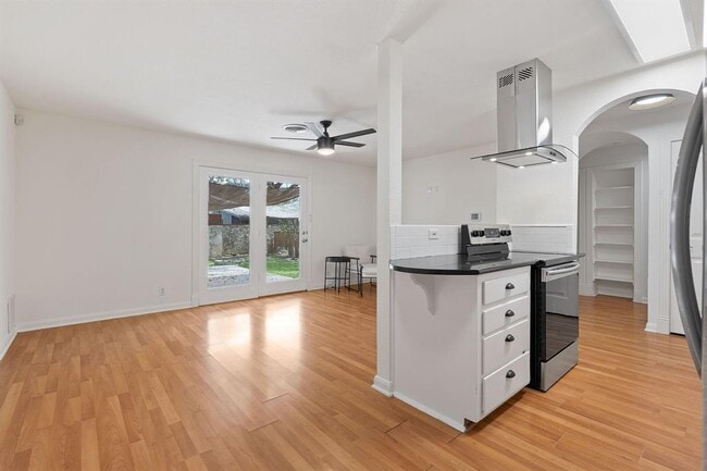 Building Photo - 2407 Southland Dr