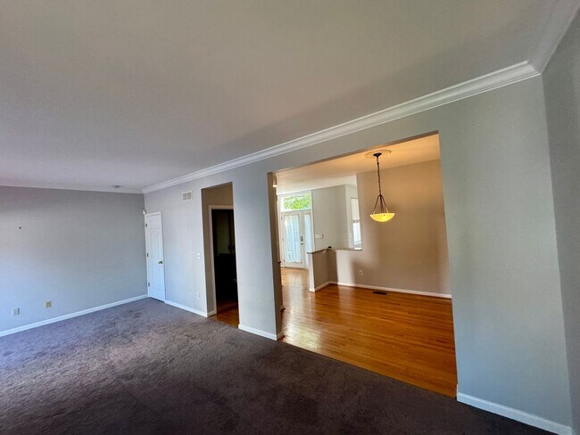 Building Photo - 5776 Kingsbury Pl